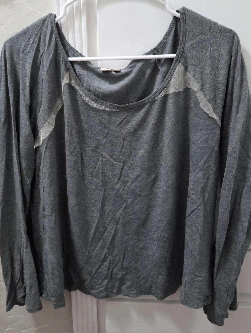 Women's Gray Long-Sleeve Lightweight Top